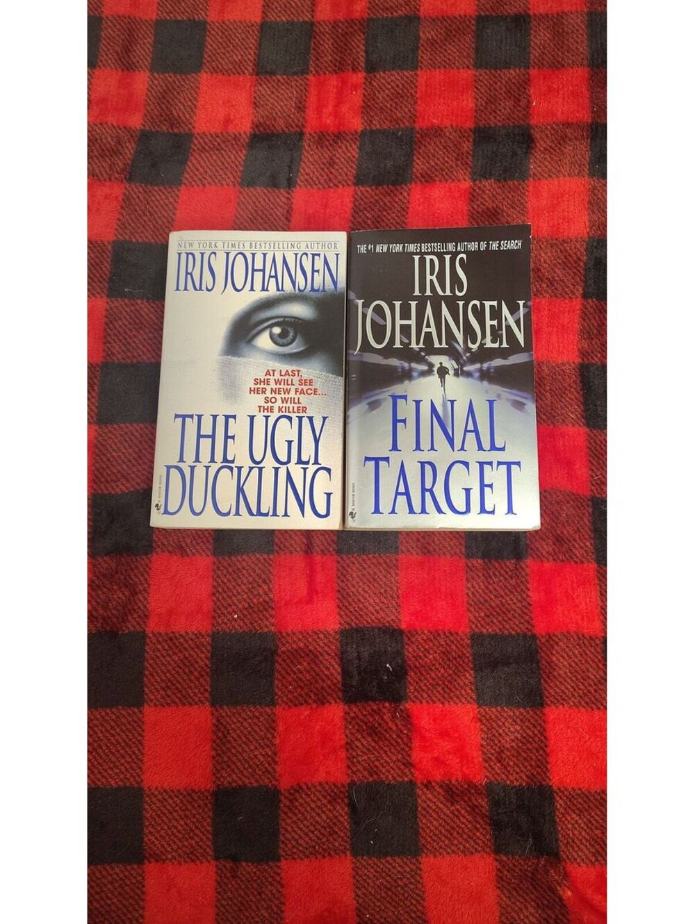 Iris Johansen Thriller Lot The Ugly Duckling & Final Target 2 Paperbacks